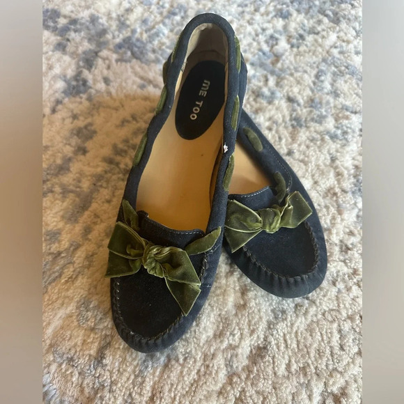 Me Too Navy Suede Moccasin Flats with Green Velvet Bow Detail Women’s Size 7 - Picture 2 of 7